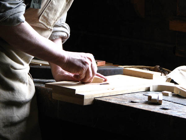 Nuestra <strong>carpintería de madera en  Aldea del Cano</strong> es una empresa de <strong>herencia familiar</strong>, por lo que  contamos con gran <strong>experiencia </strong>en la profesión.